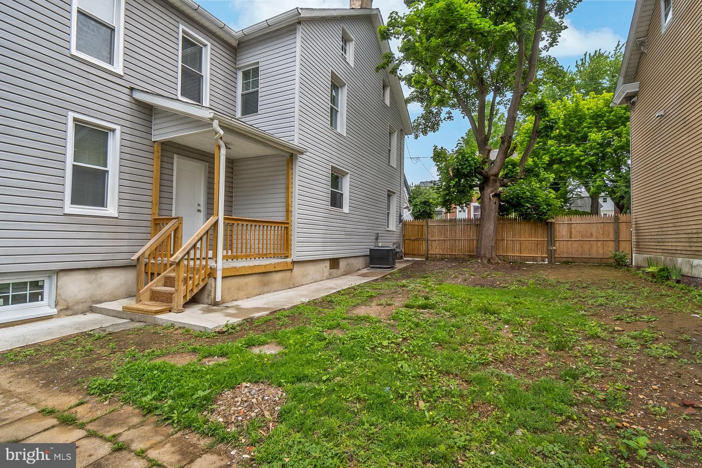746 Front photo 58