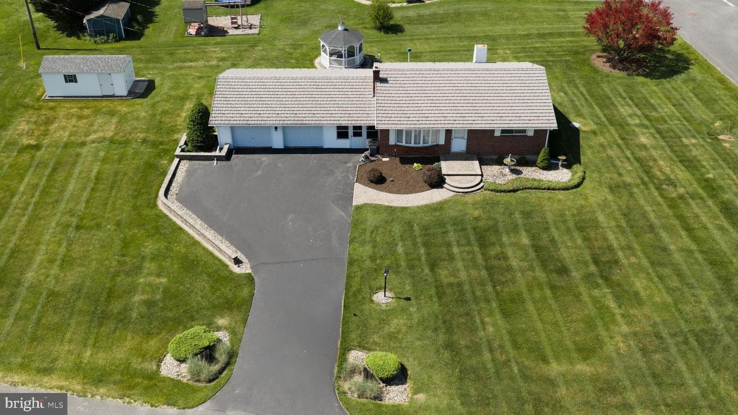 4420 N Sunset Drive photo 8