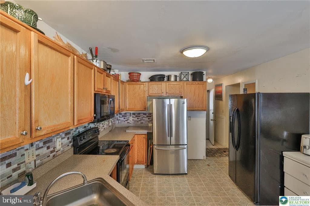 6411 Pioneer Drive photo 25
