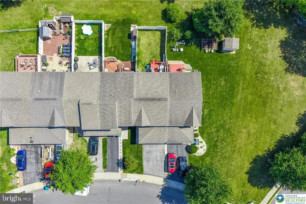 6411 Pioneer Drive photo 4