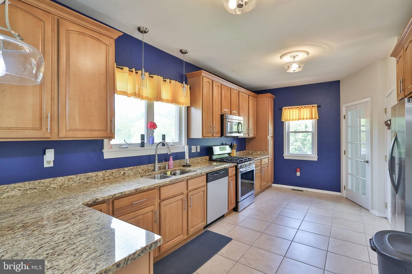 1635 E Emmaus Avenue photo 4