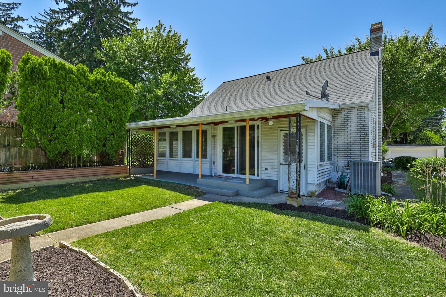 250 Adrain Street photo 24