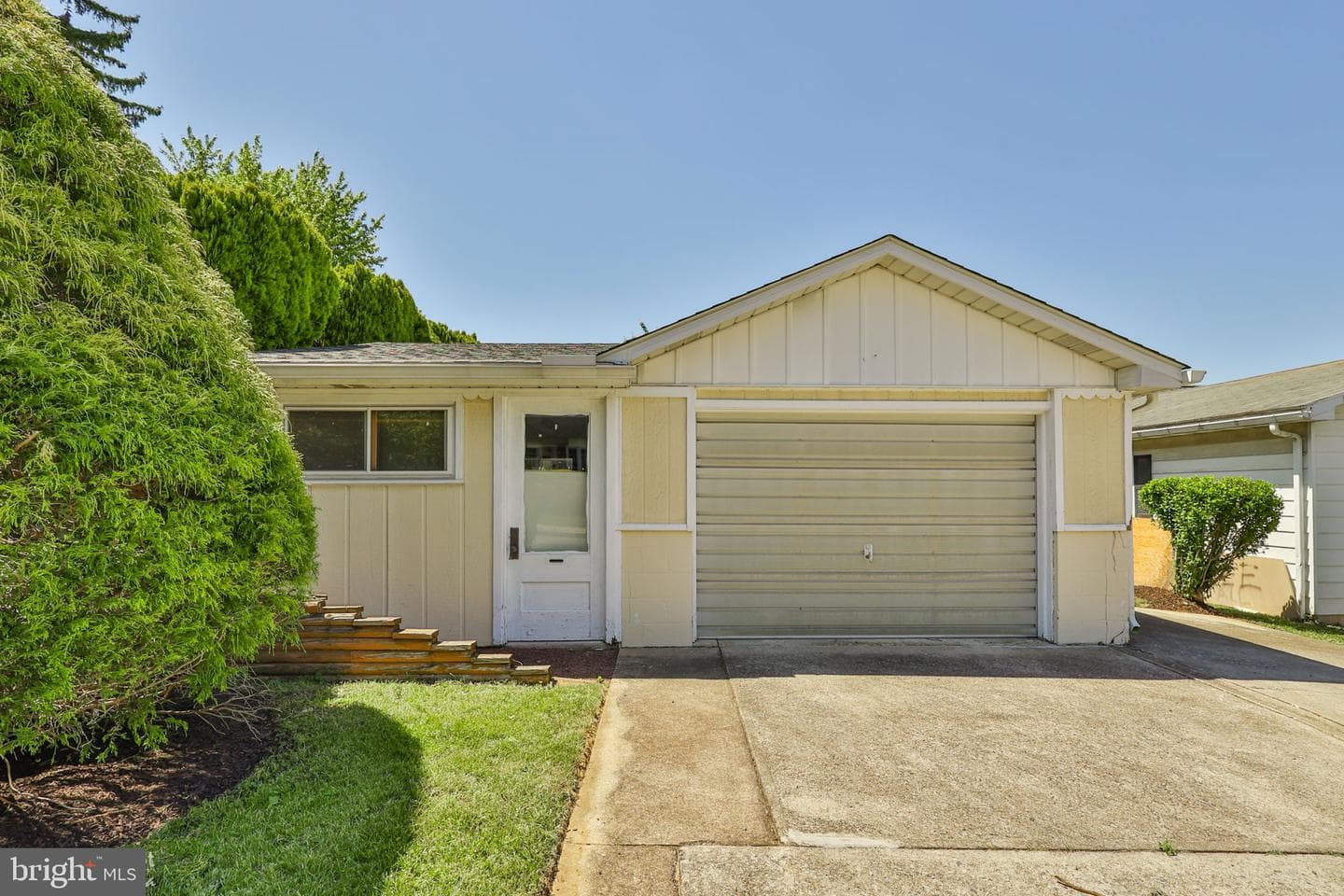 250 Adrain Street photo 28