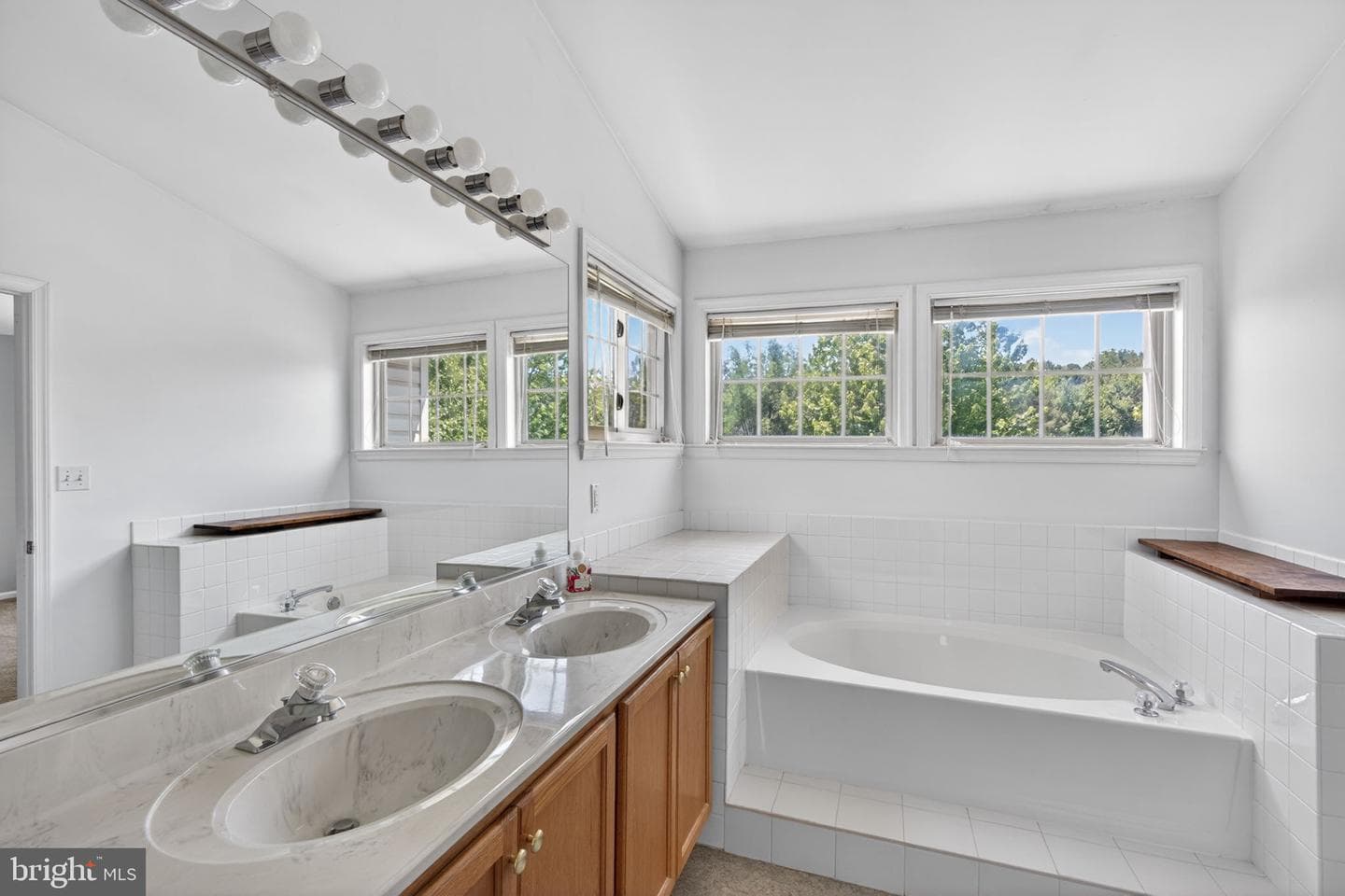4073 Waterford Drive photo 27