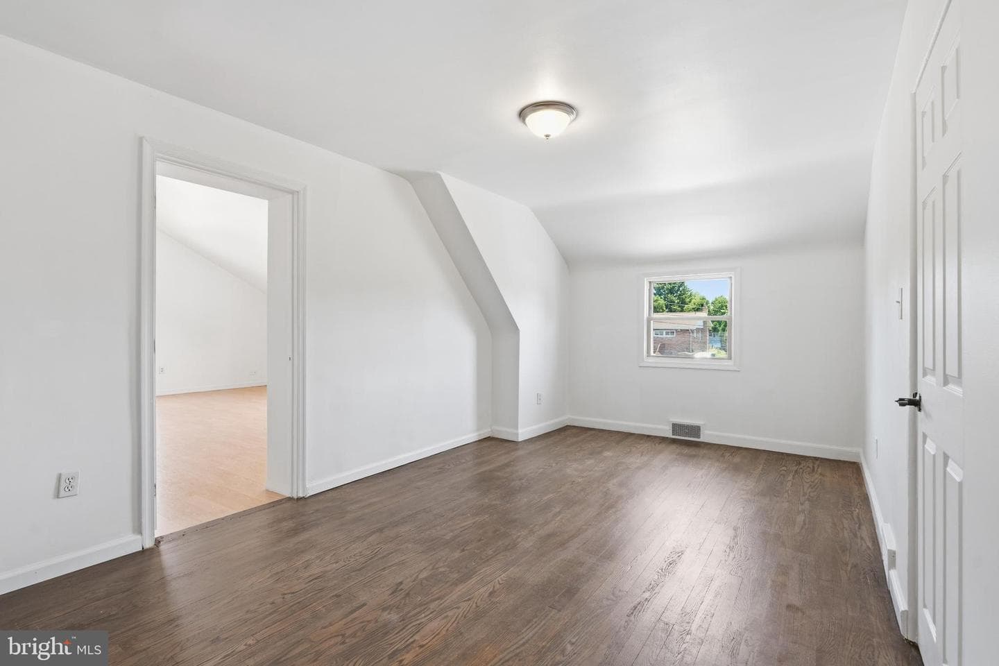 1138 E Tremont Street photo 34