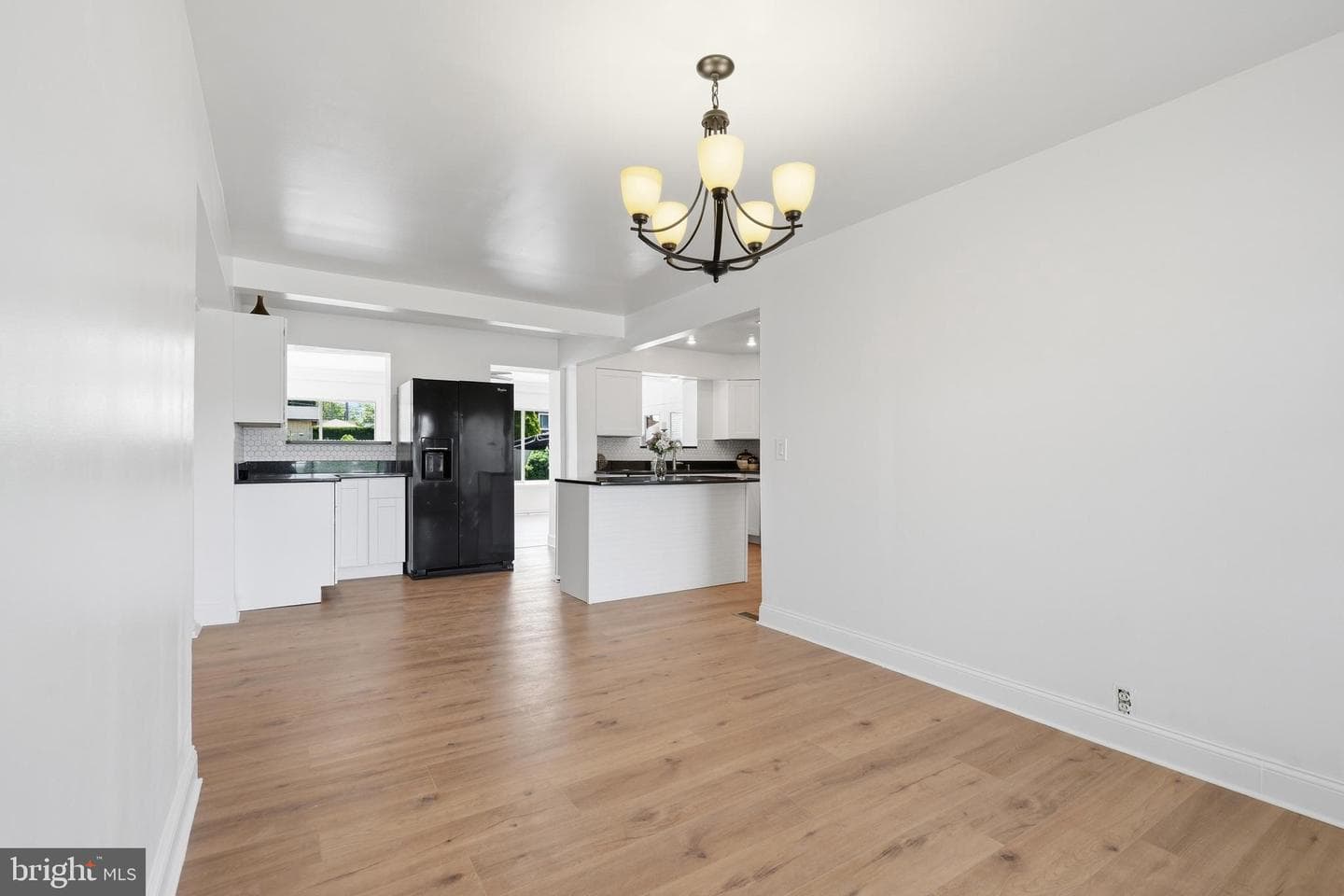 1138 E Tremont Street photo 4