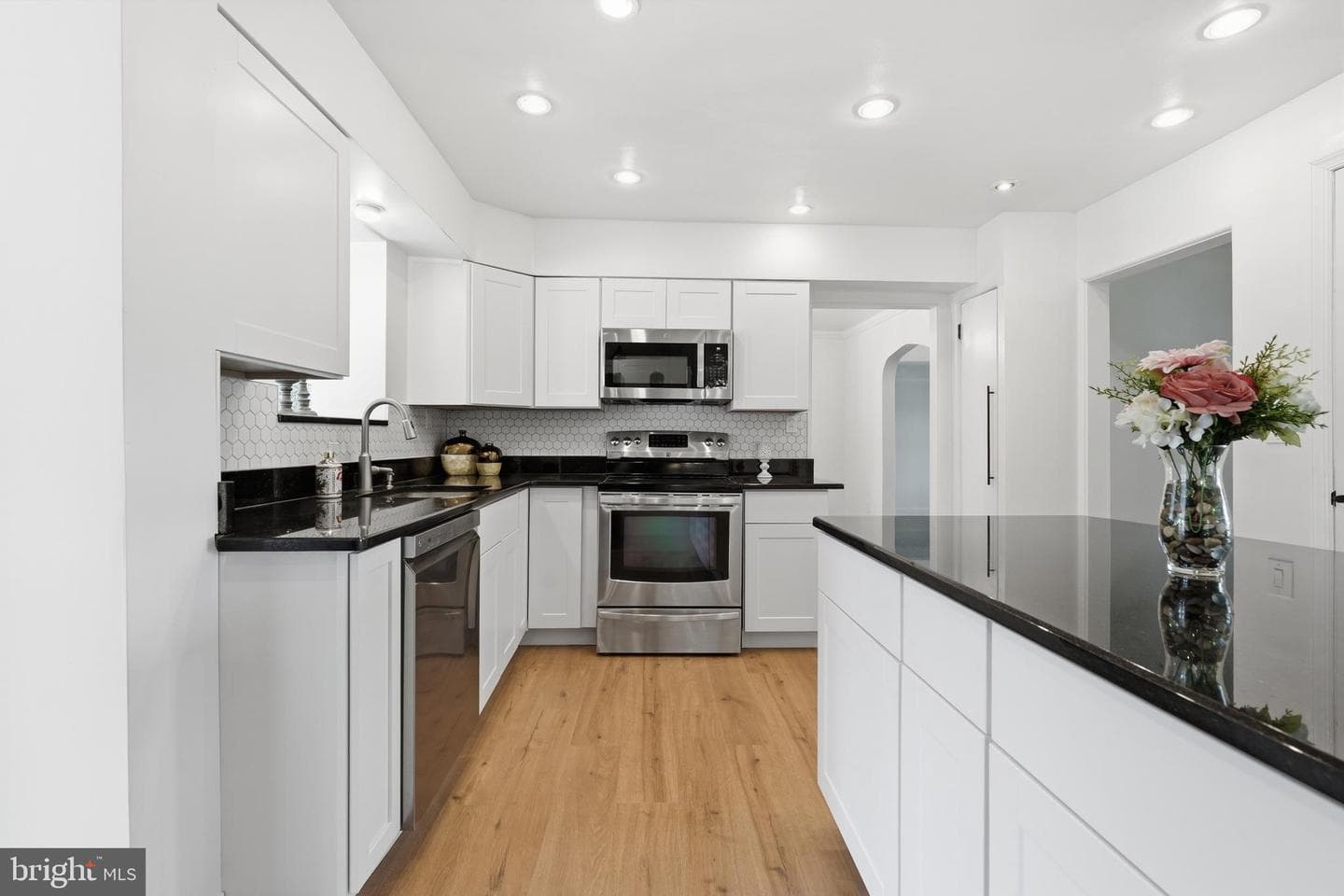 1138 E Tremont Street photo 8