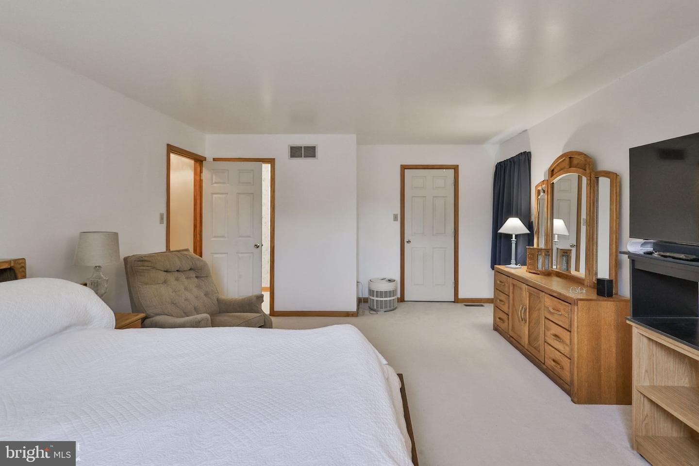 7049 Carriage Drive photo 18