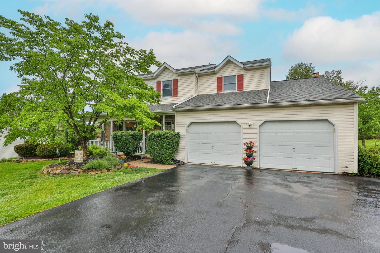 7049 Carriage Drive photo 2
