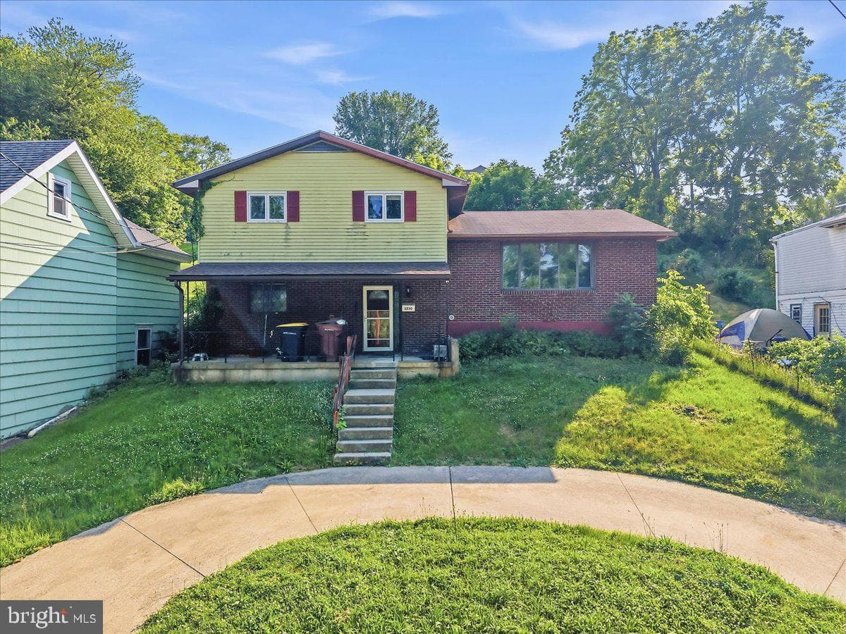 2230 N Lehigh Avenue, Whitehall
