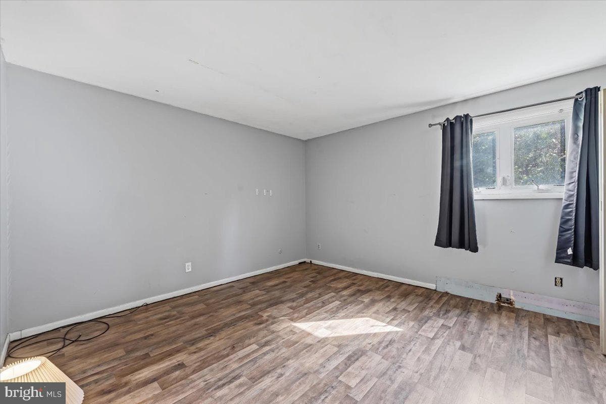 2230 N Lehigh Avenue photo 27