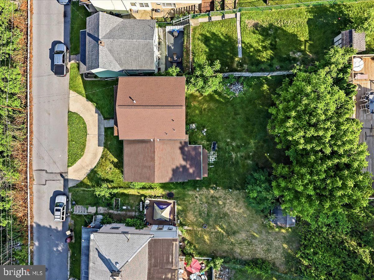 2230 N Lehigh Avenue photo 6