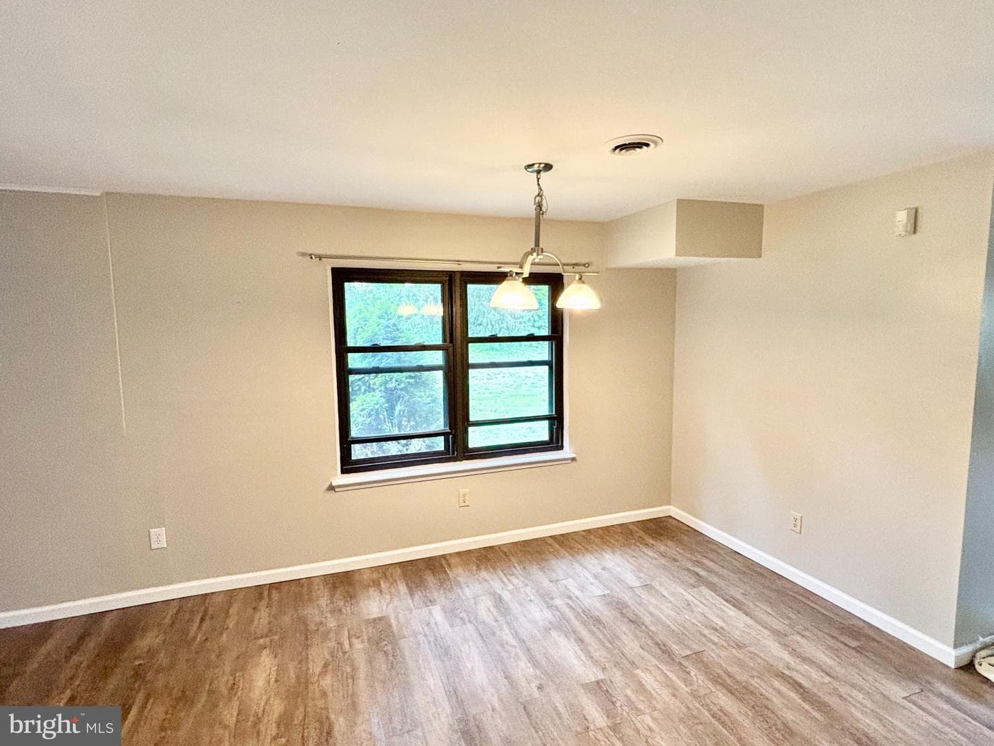 1726 Saratoga Court photo 5
