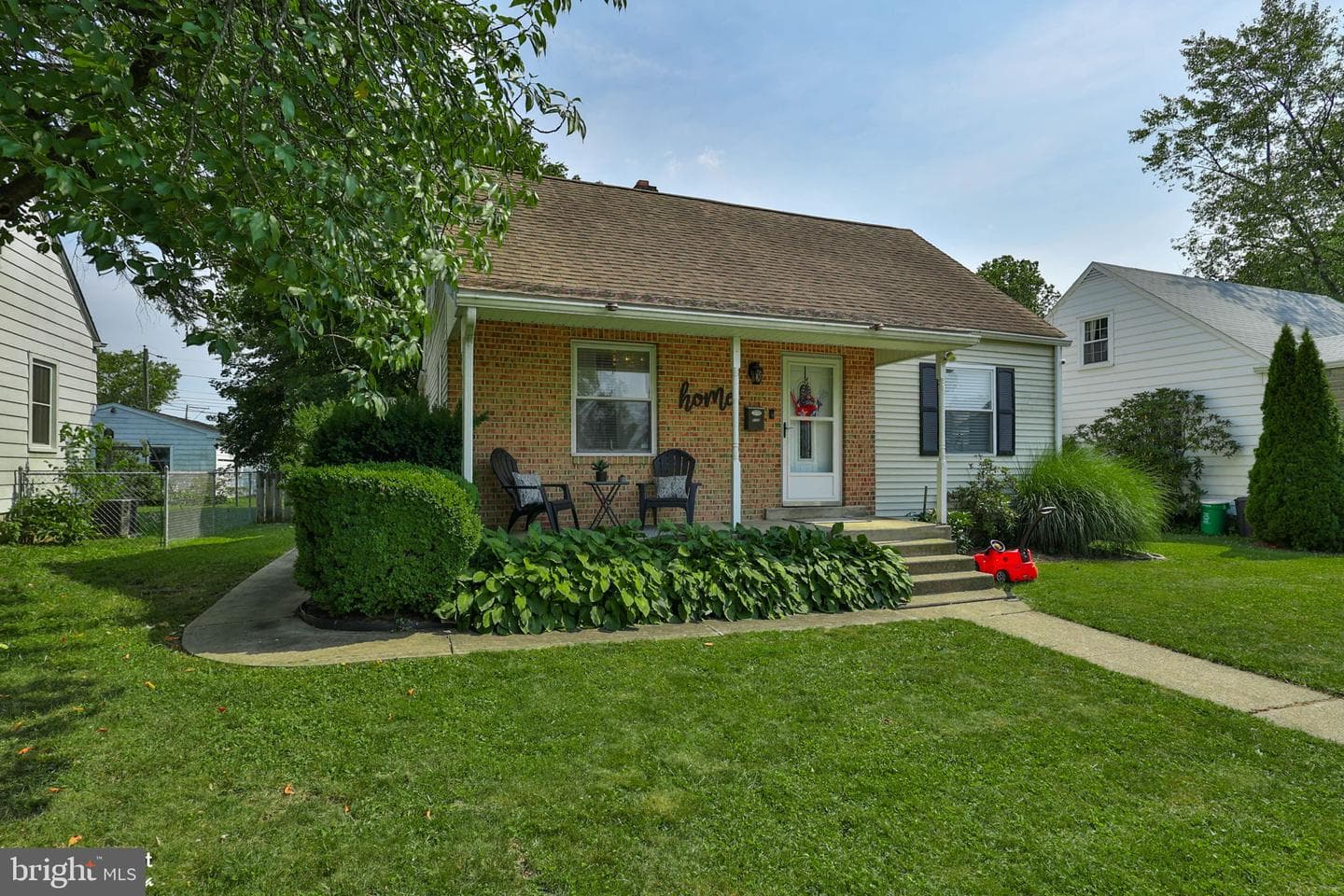 2310 E Woodlawn Street photo 3