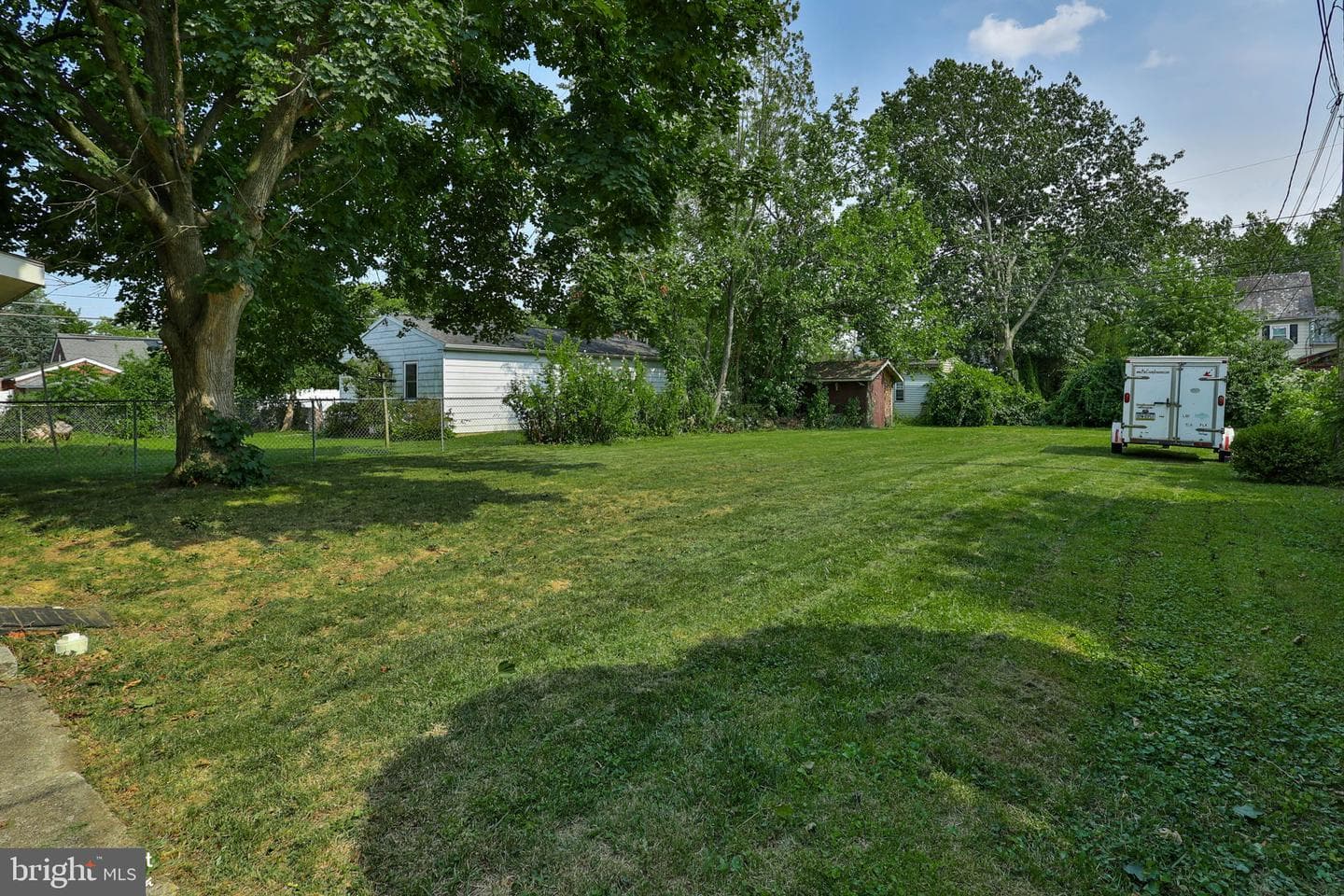 2310 E Woodlawn Street photo 49