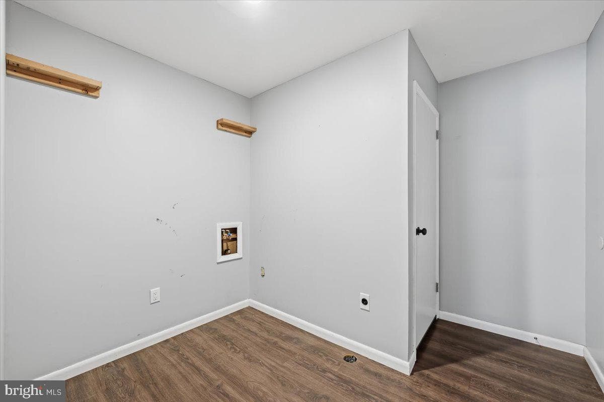 5429 Curtis Drive photo 10