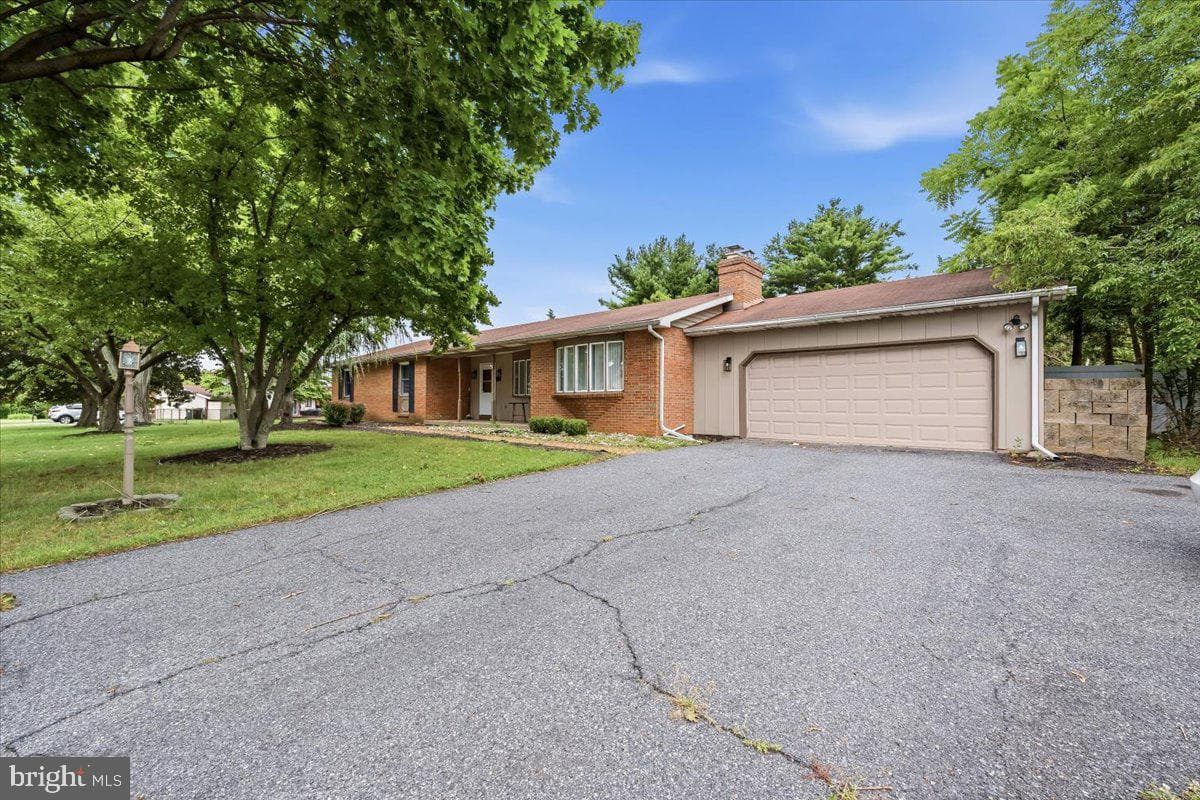 5429 Curtis Drive photo 3