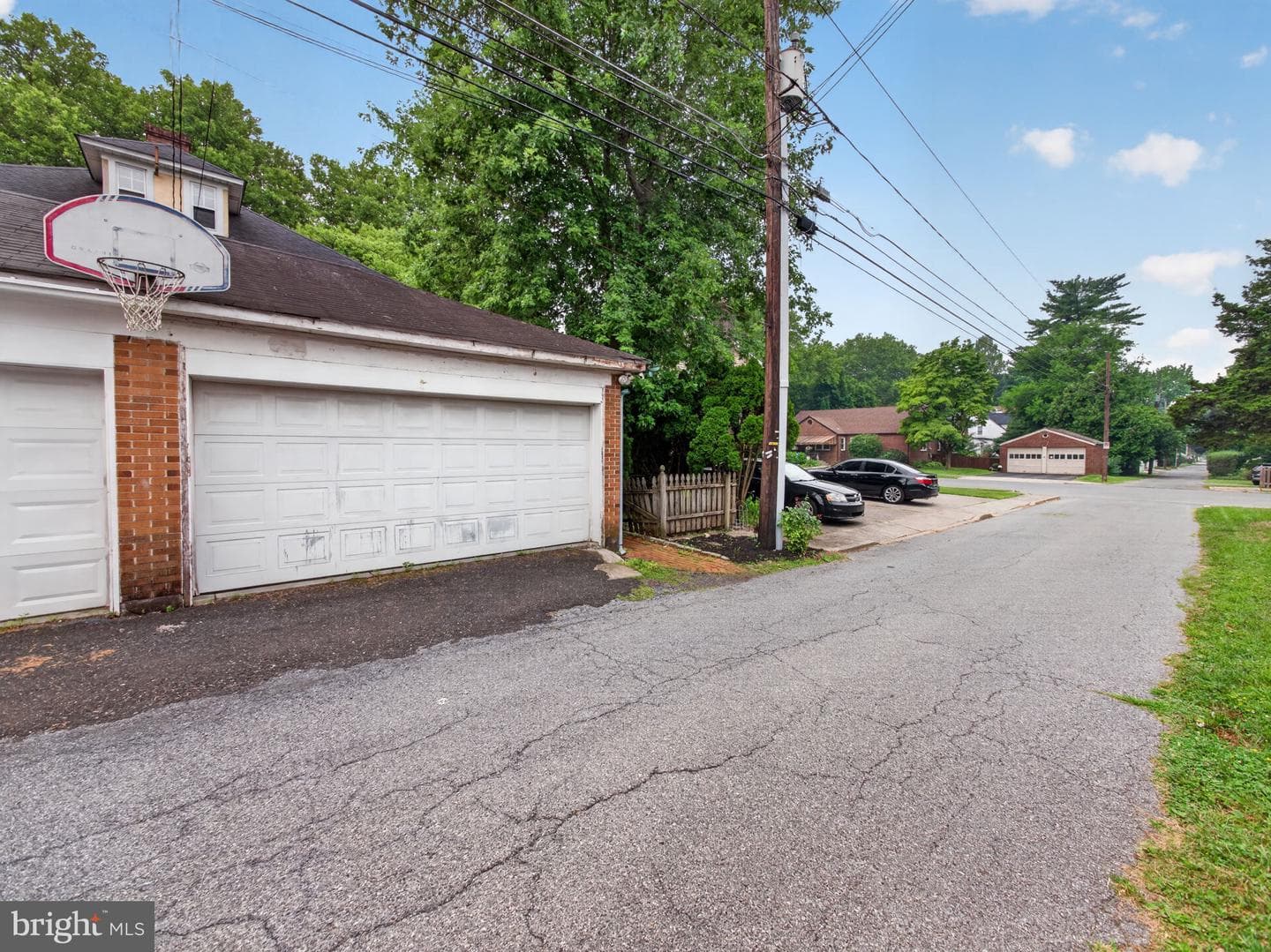 2445 W Allen Street photo 32