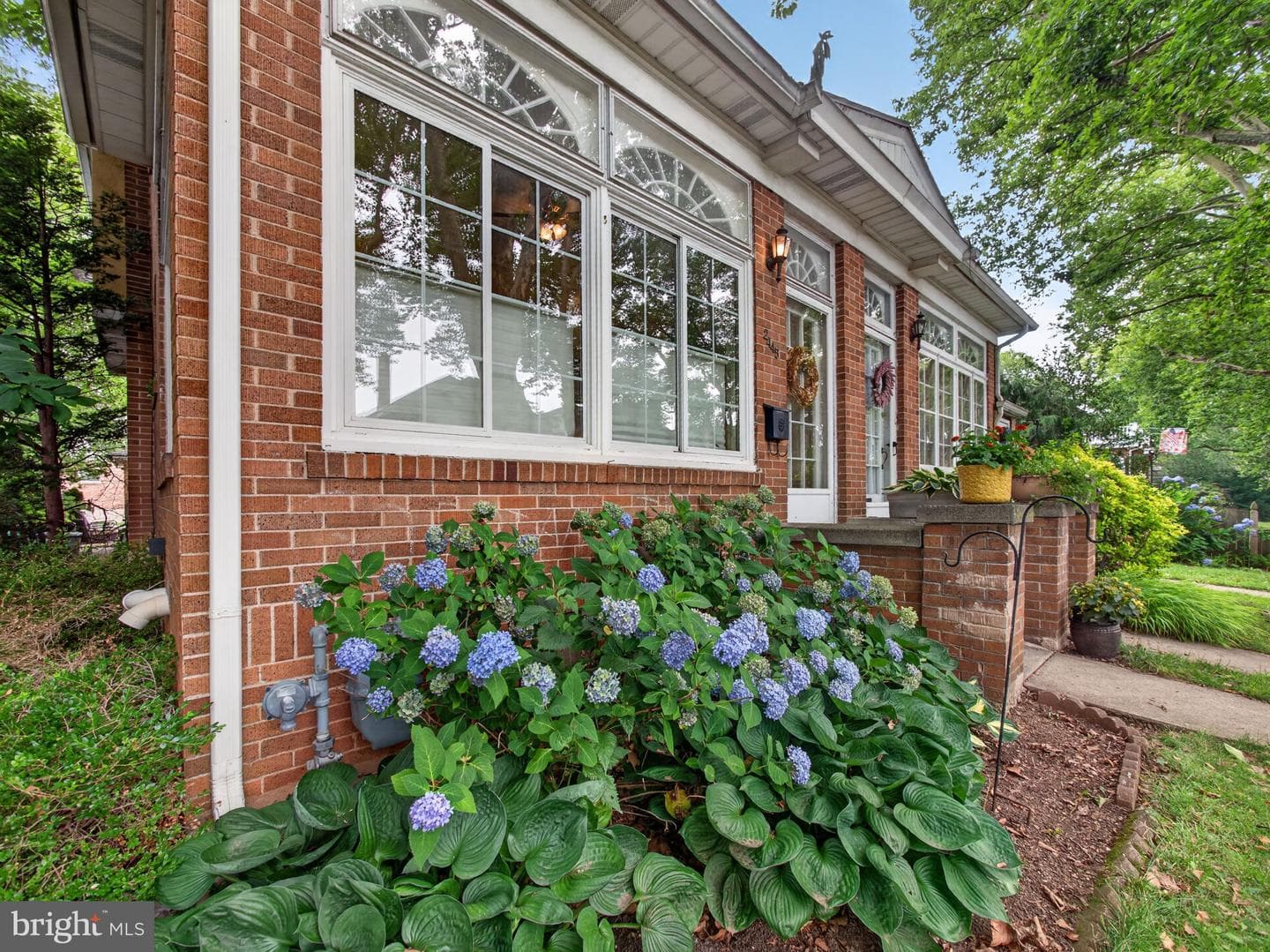 2445 W Allen Street photo 35