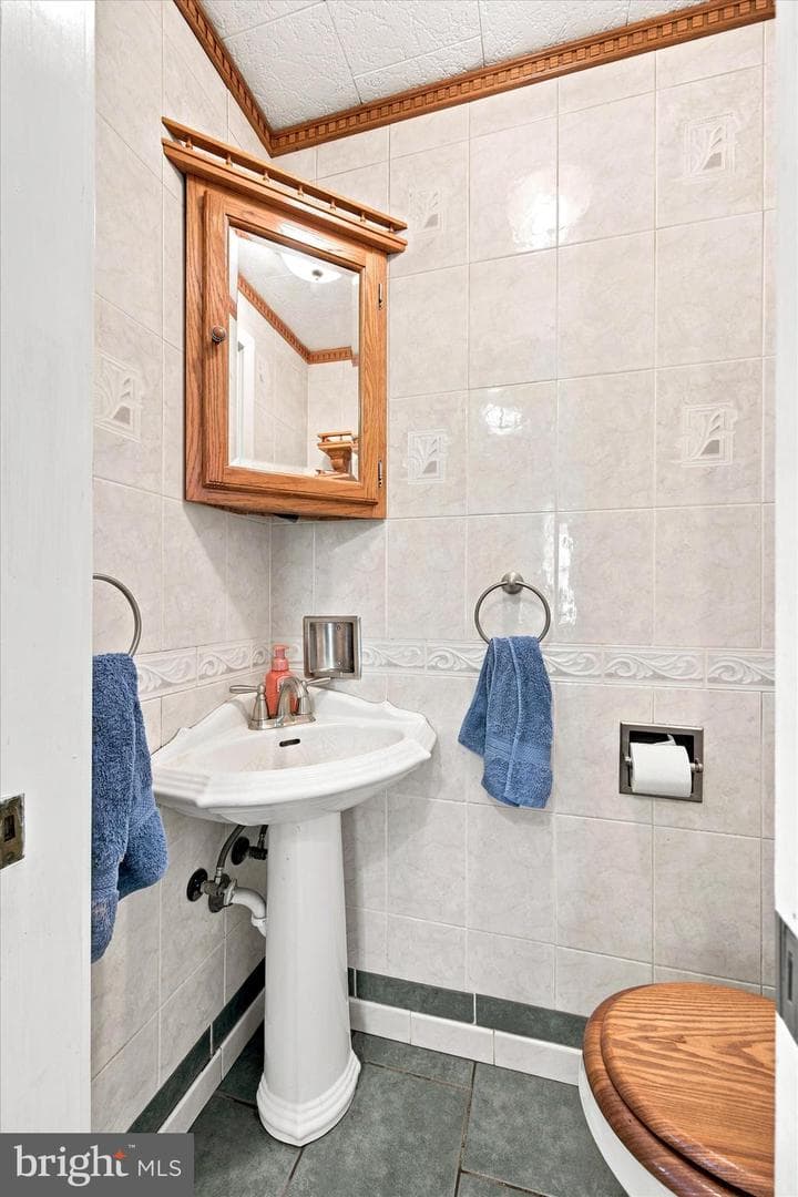 7701 Chestnut Street photo 22