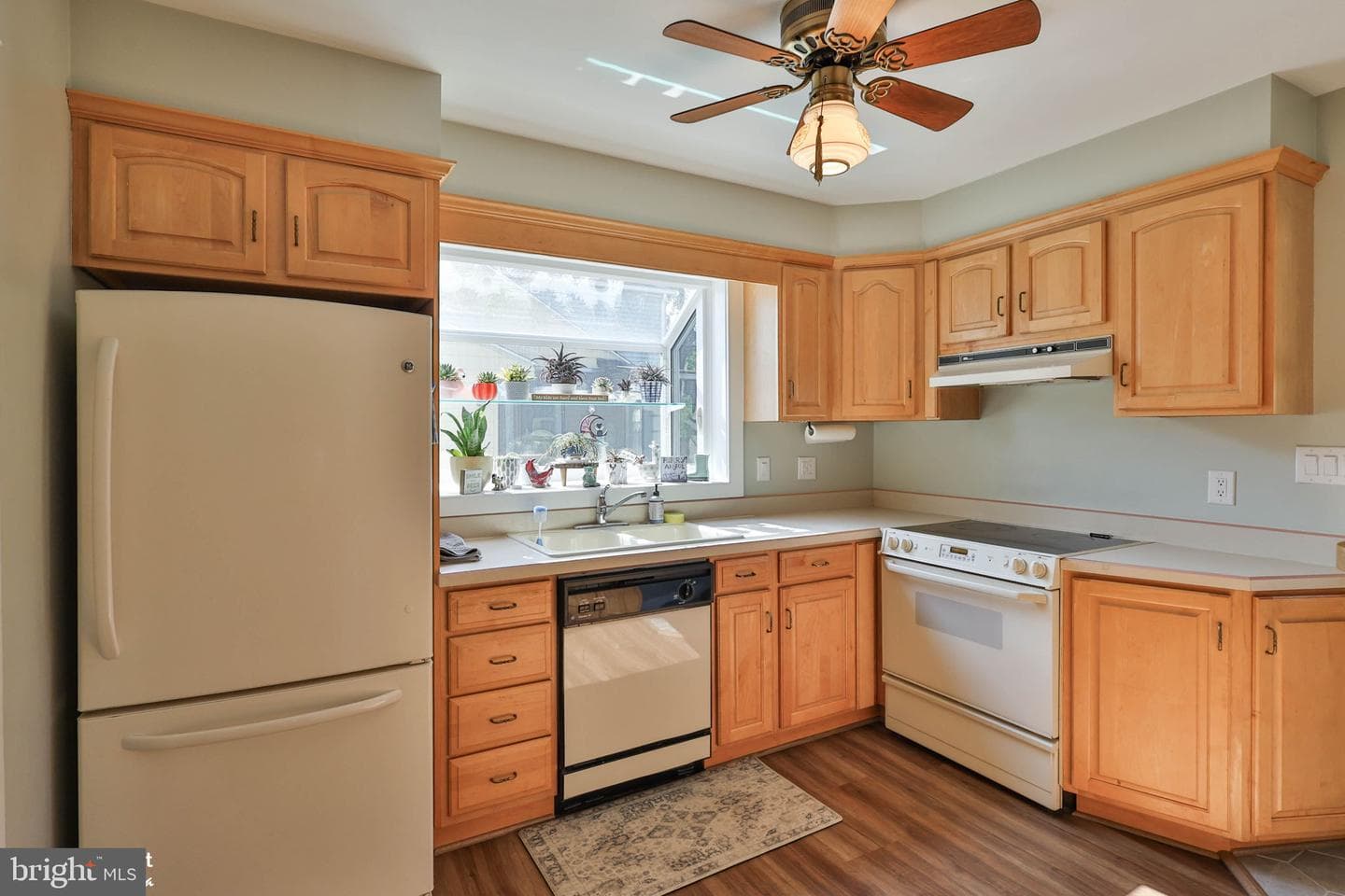 132 E Landis Street photo 20