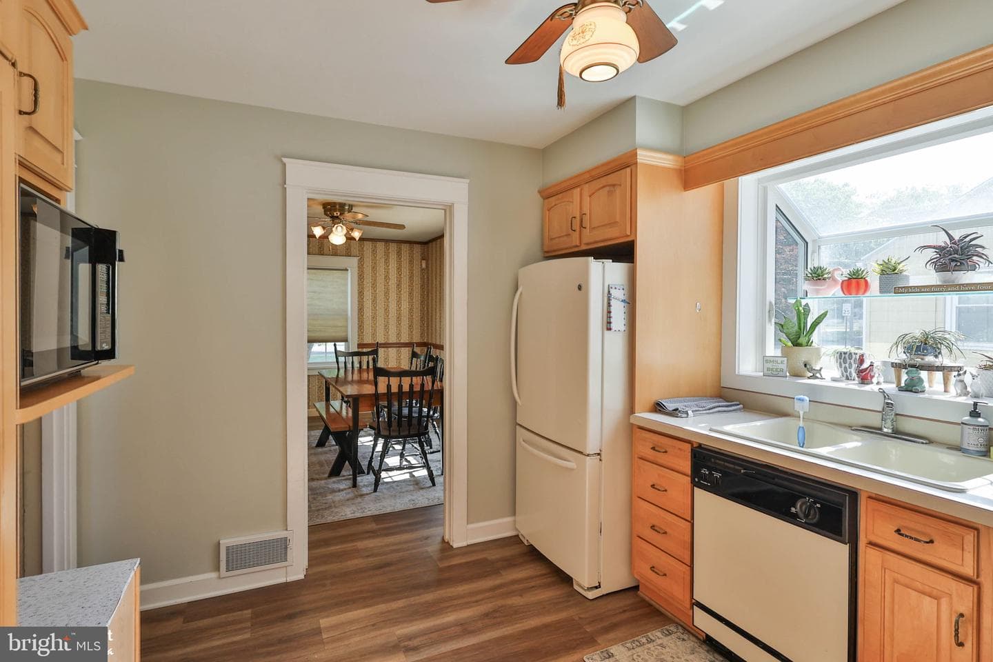 132 E Landis Street photo 22