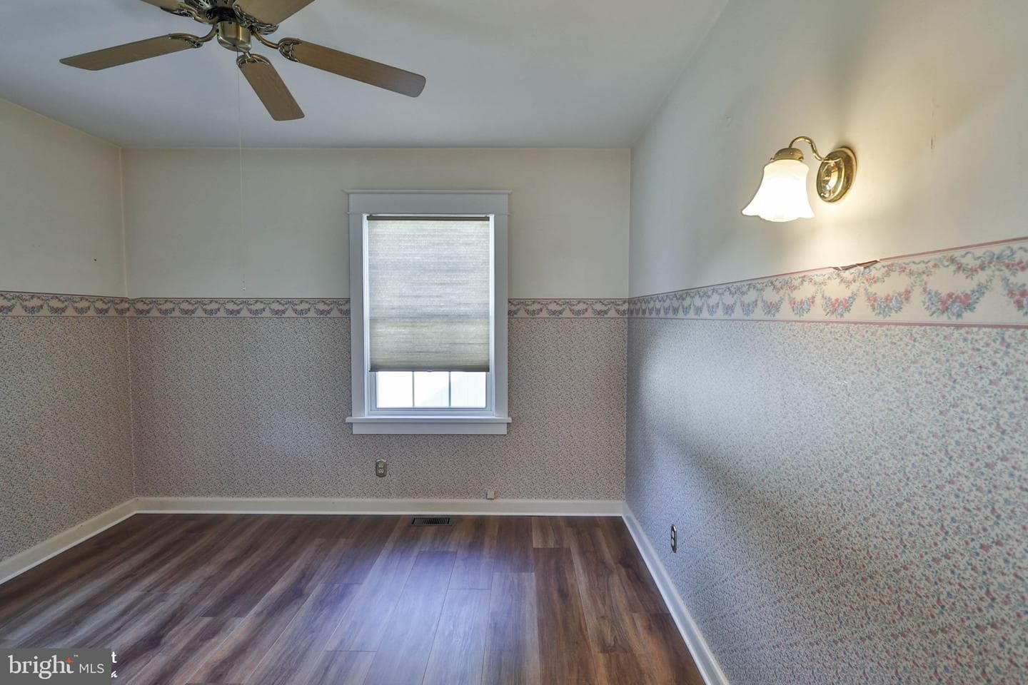 132 E Landis Street photo 28