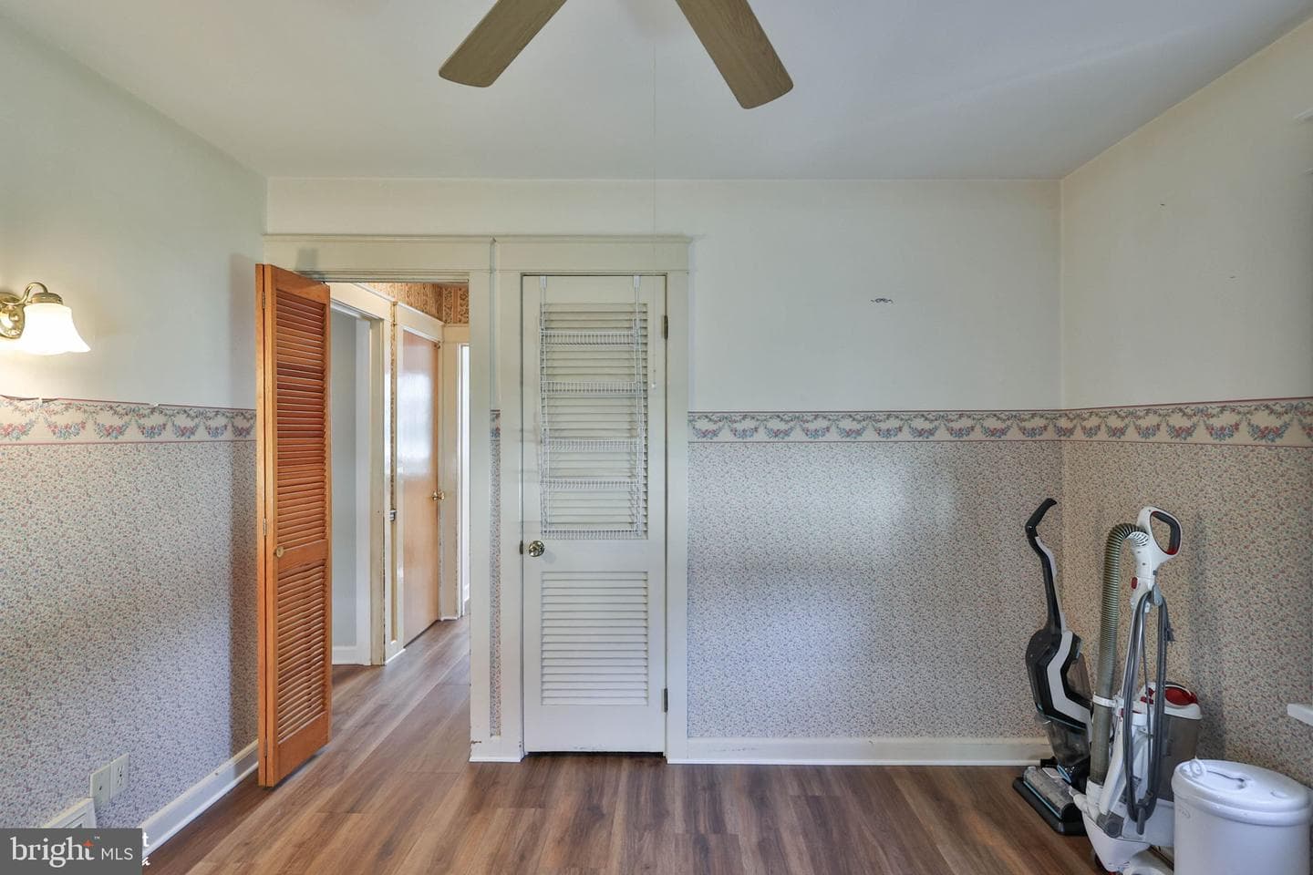 132 E Landis Street photo 30
