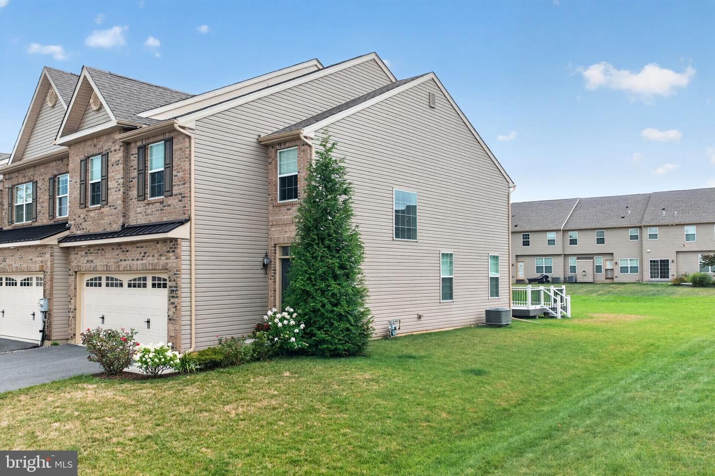 1497 Caspian Street photo 2