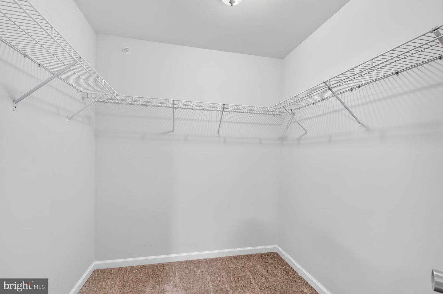 1497 Caspian Street photo 35