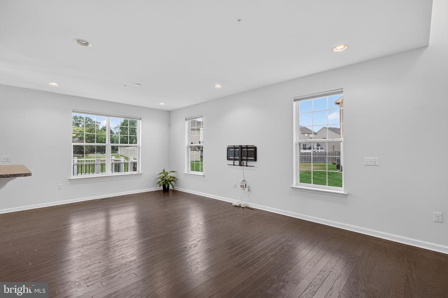 1497 Caspian Street photo 7