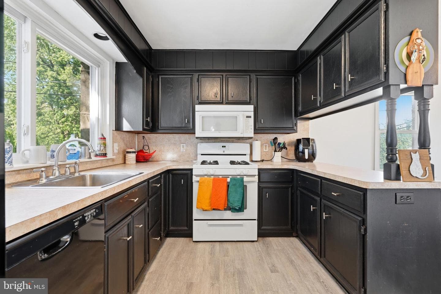 1665 Broadway photo 18