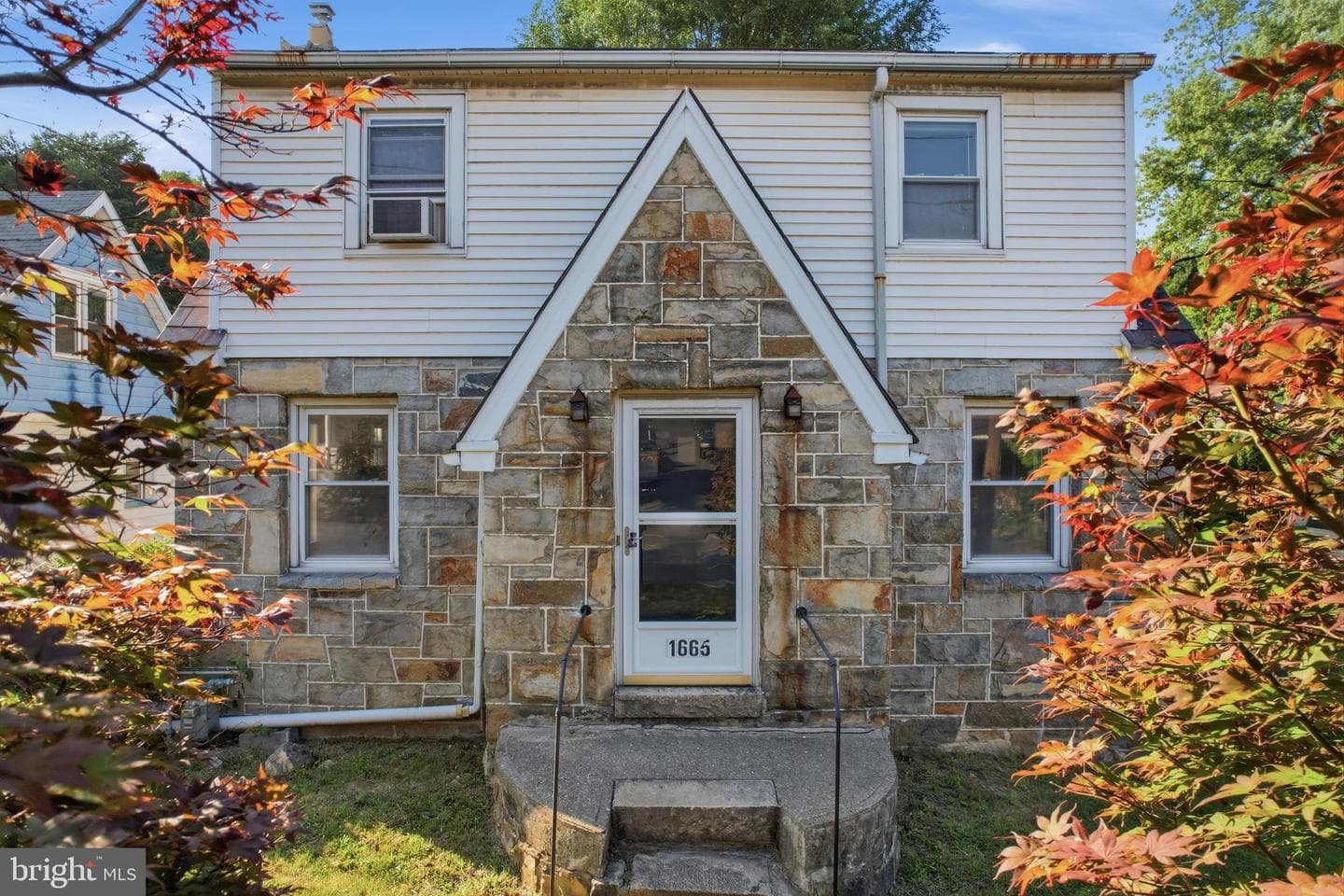 1665 Broadway photo 2