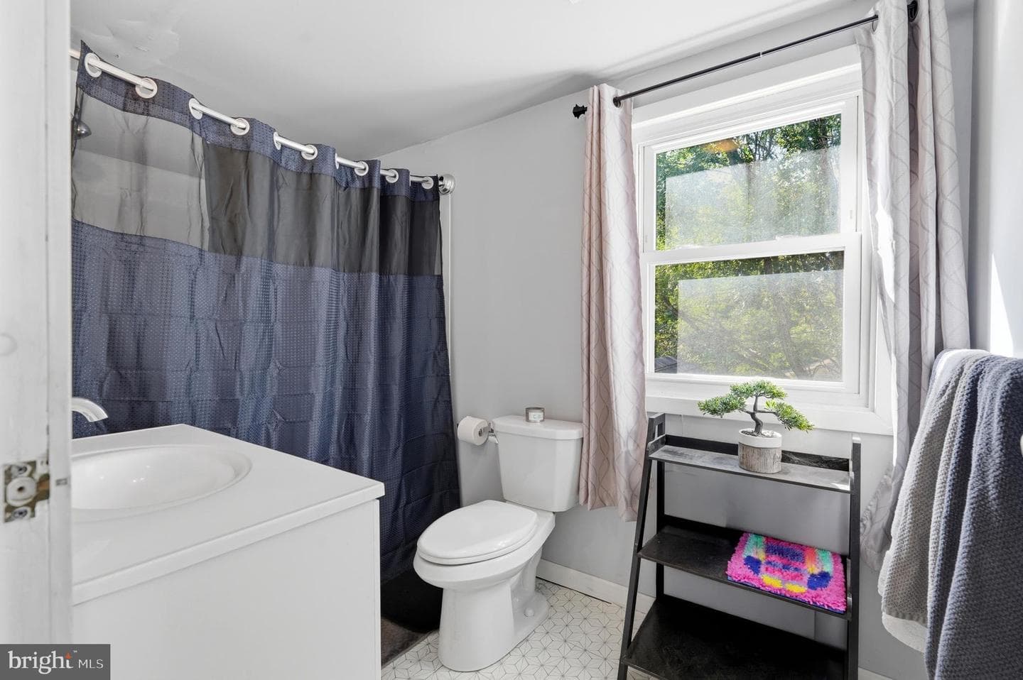 1665 Broadway photo 28