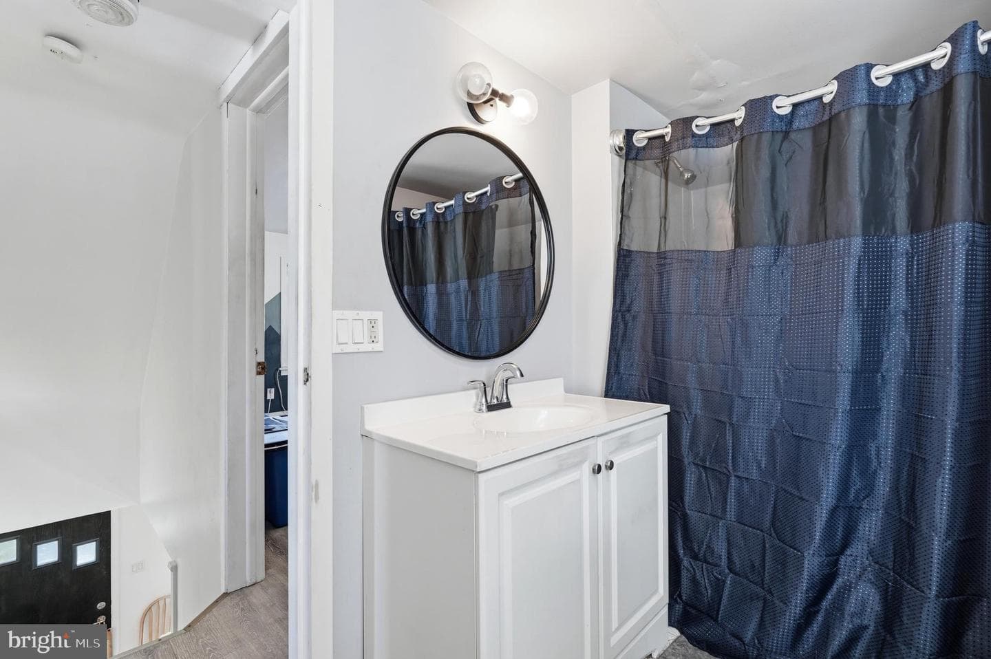 1665 Broadway photo 29