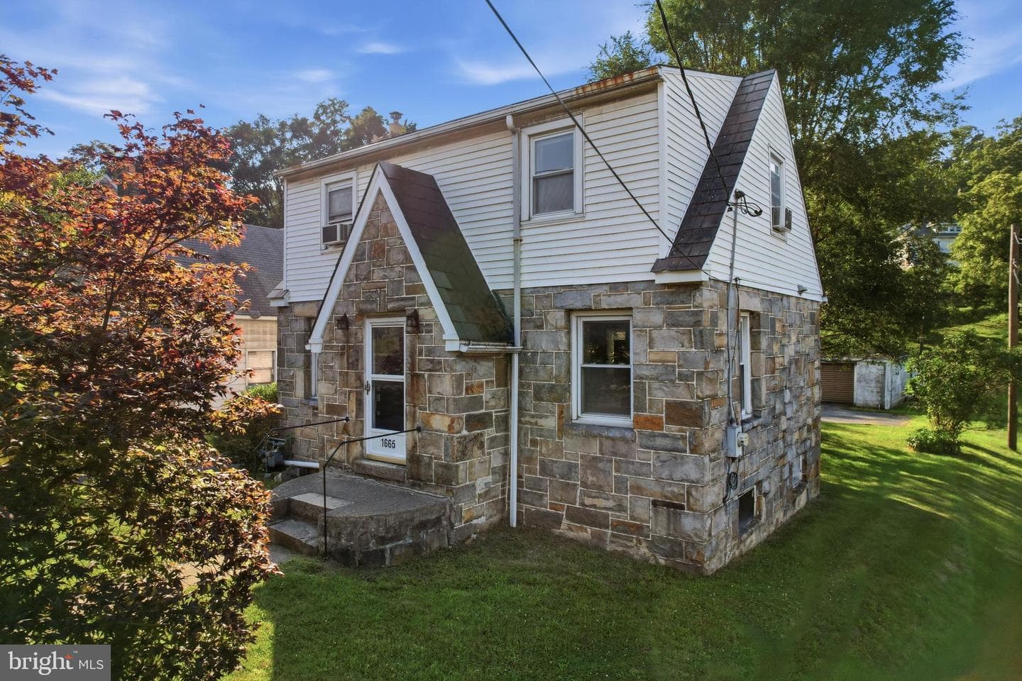 1665 Broadway photo 3