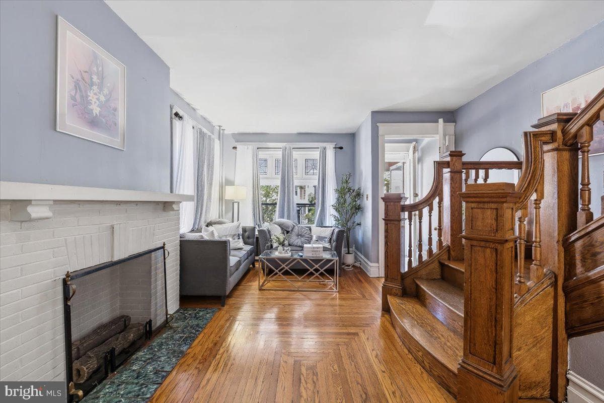 226 S Madison Street photo 11