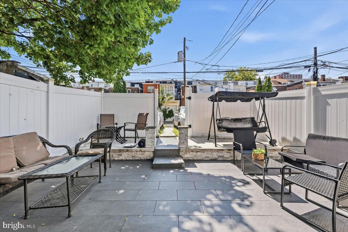 226 S Madison Street photo 3