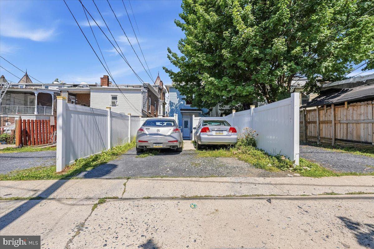 226 S Madison Street photo 4