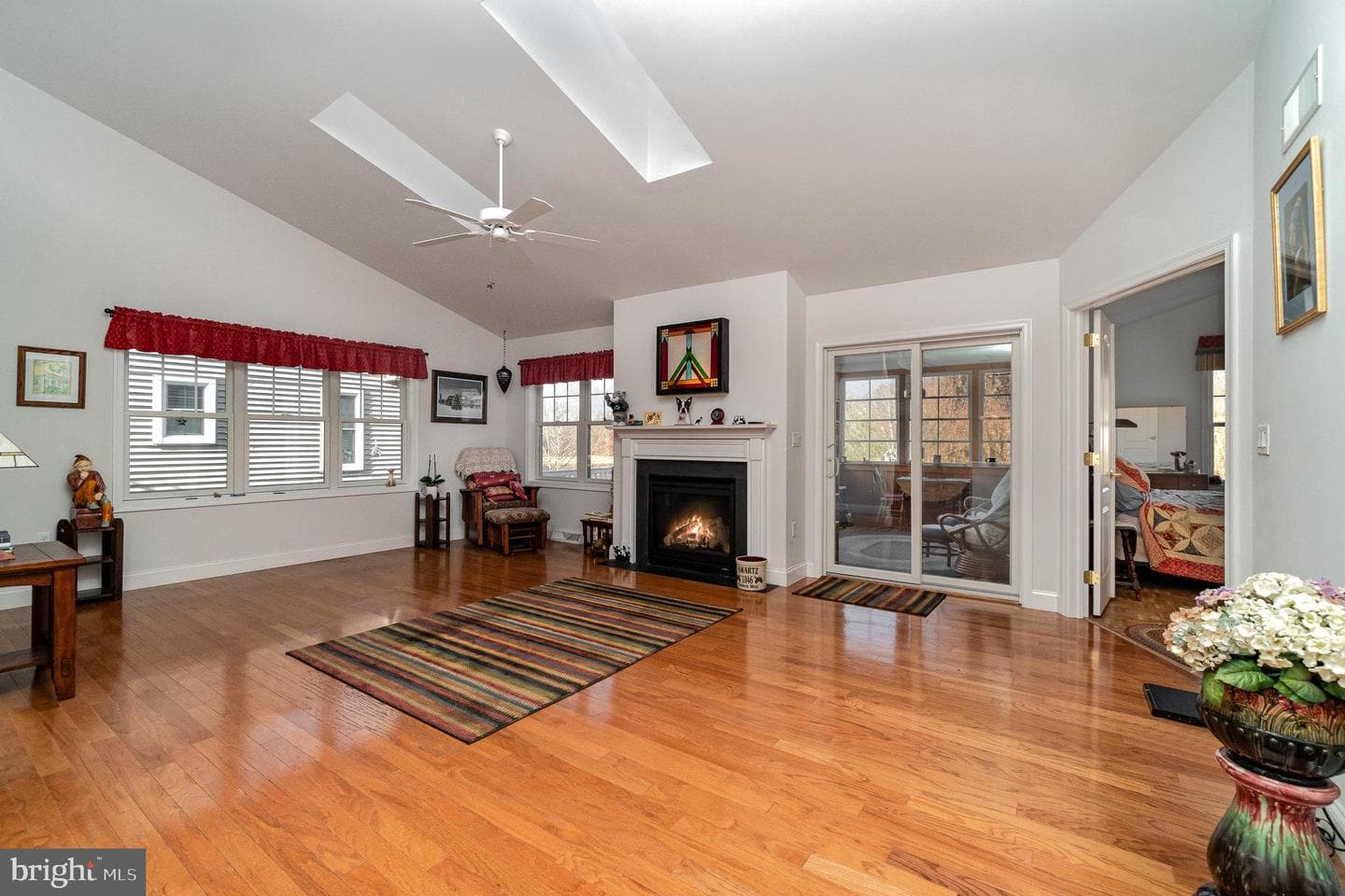 1046 Alden Way photo 16