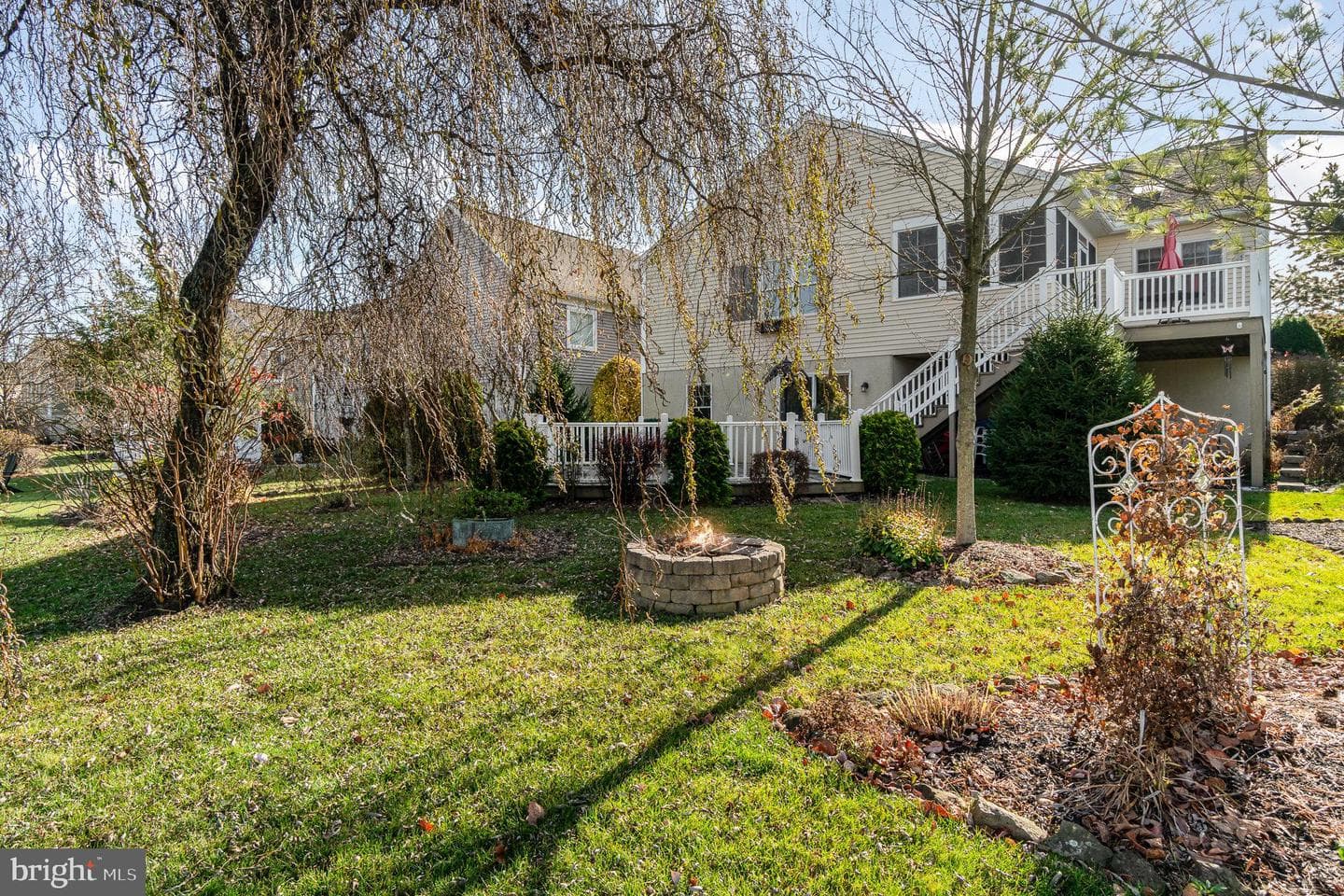 1046 Alden Way photo 38