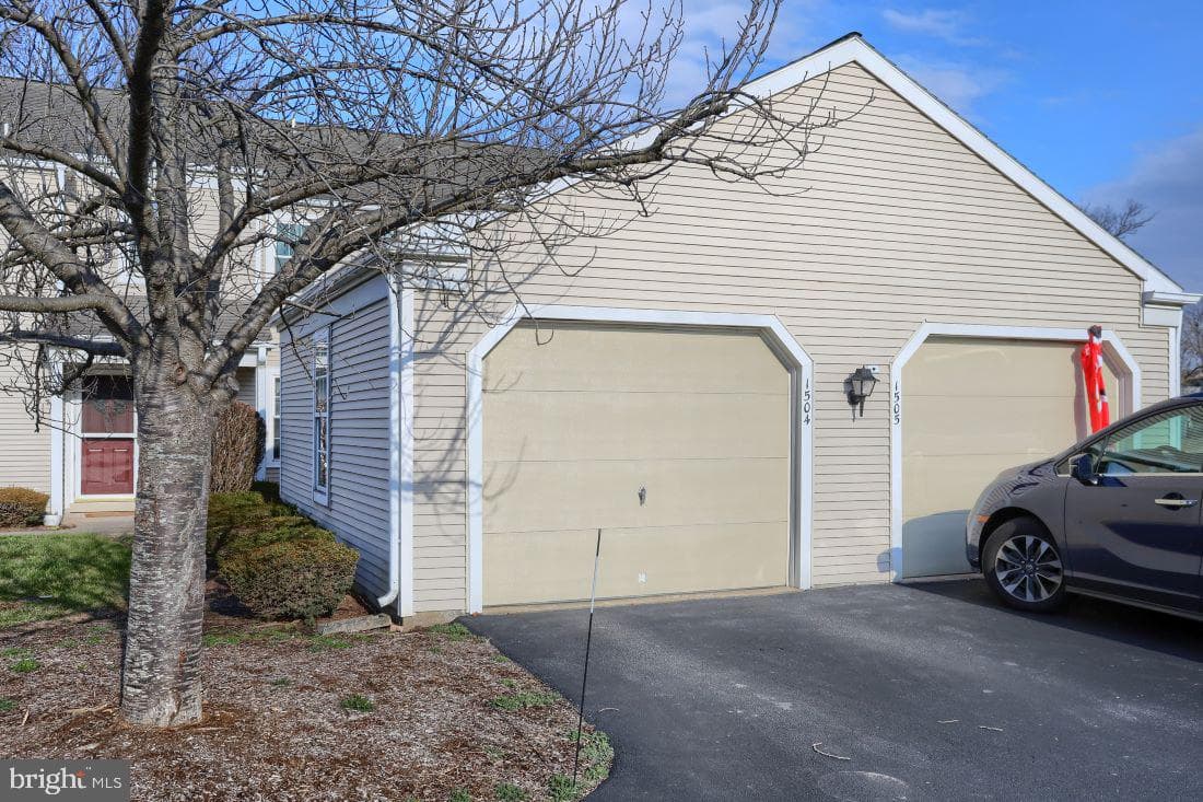 1504 Cambridge Court photo 27
