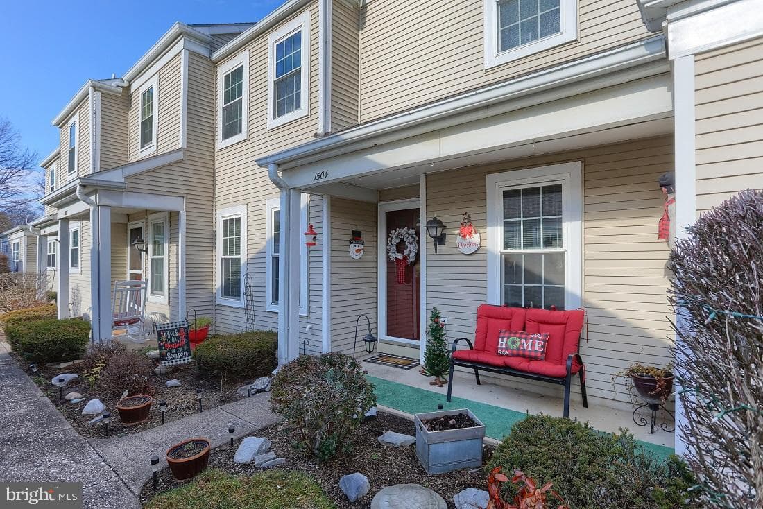 1504 Cambridge Court photo 3