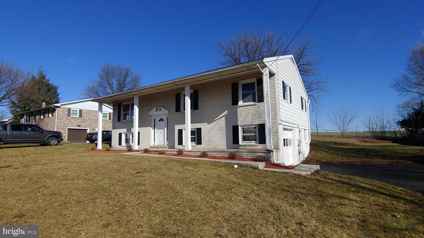 16 Colonial Drive photo 2