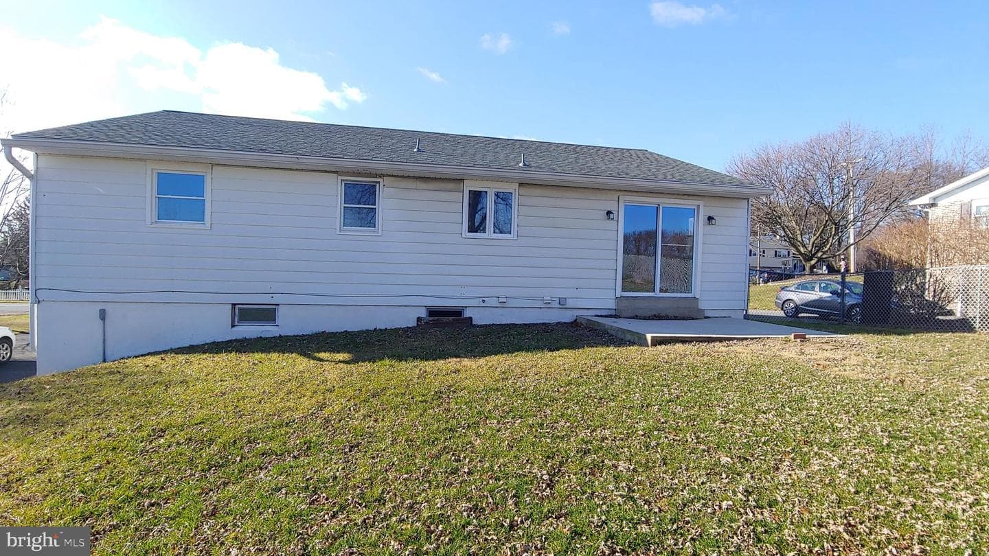 16 Colonial Drive photo 3