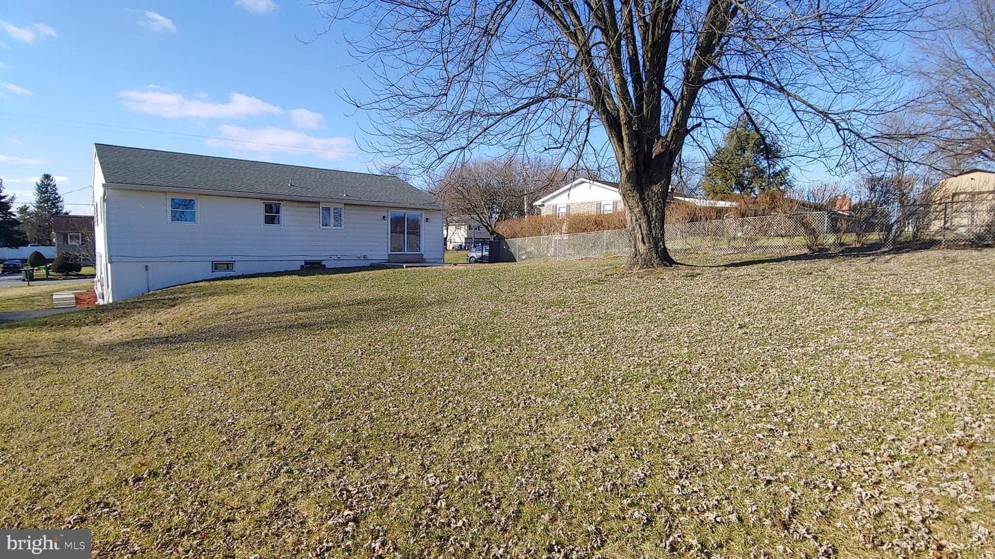 16 Colonial Drive photo 4