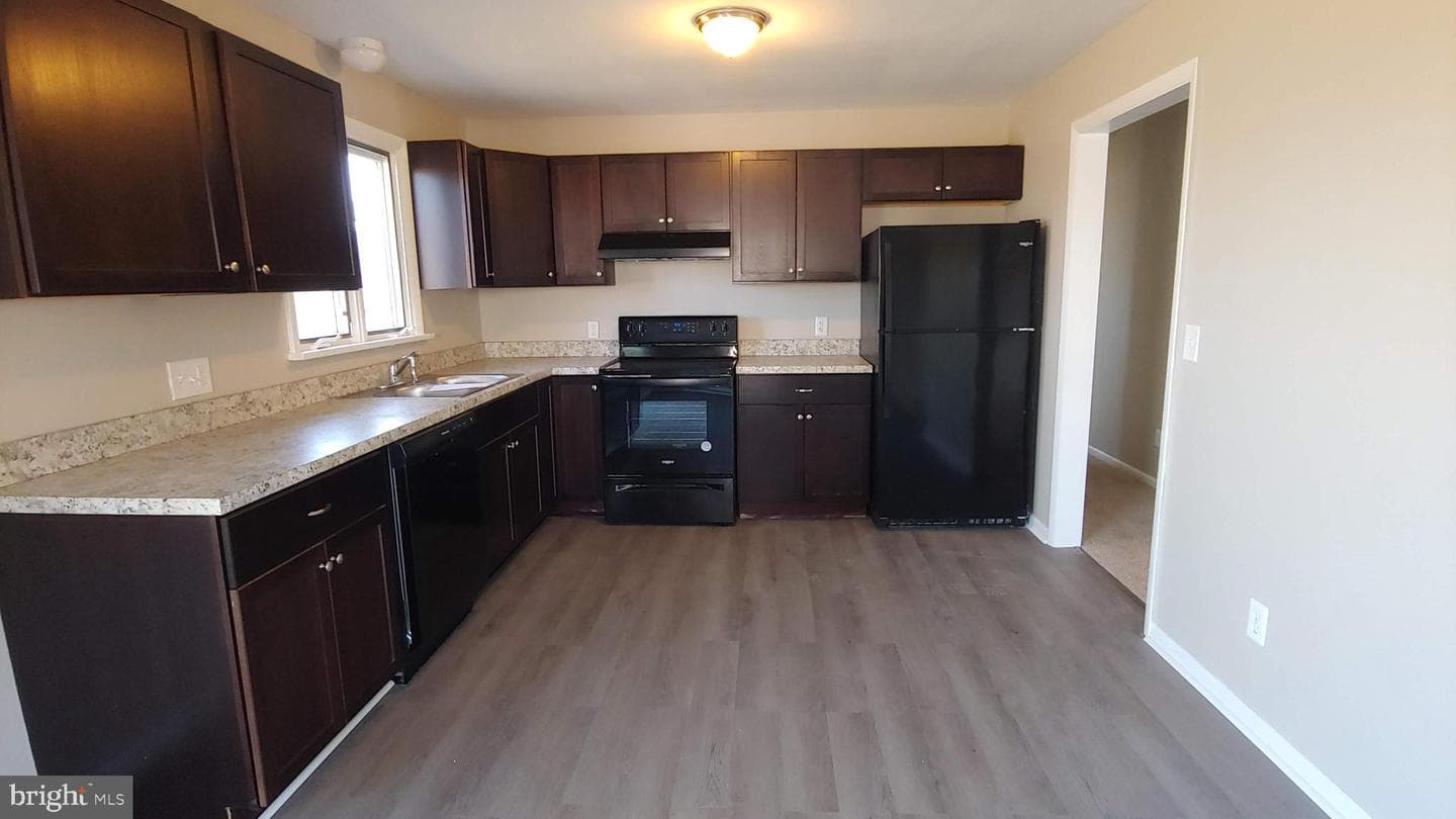 16 Colonial Drive photo 9