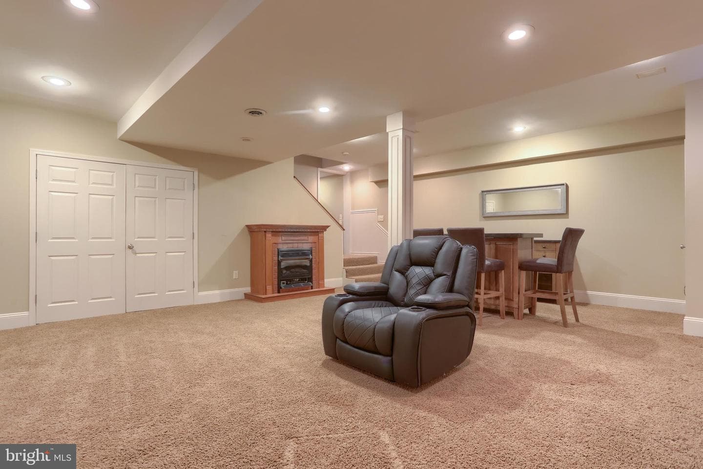 300 Fisher Lane photo 38
