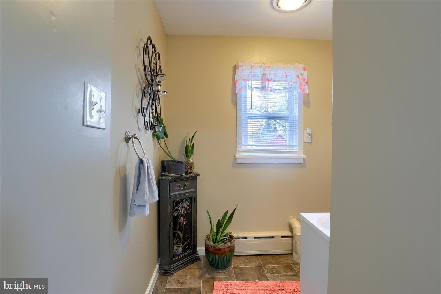 448 E Maple Street photo 13