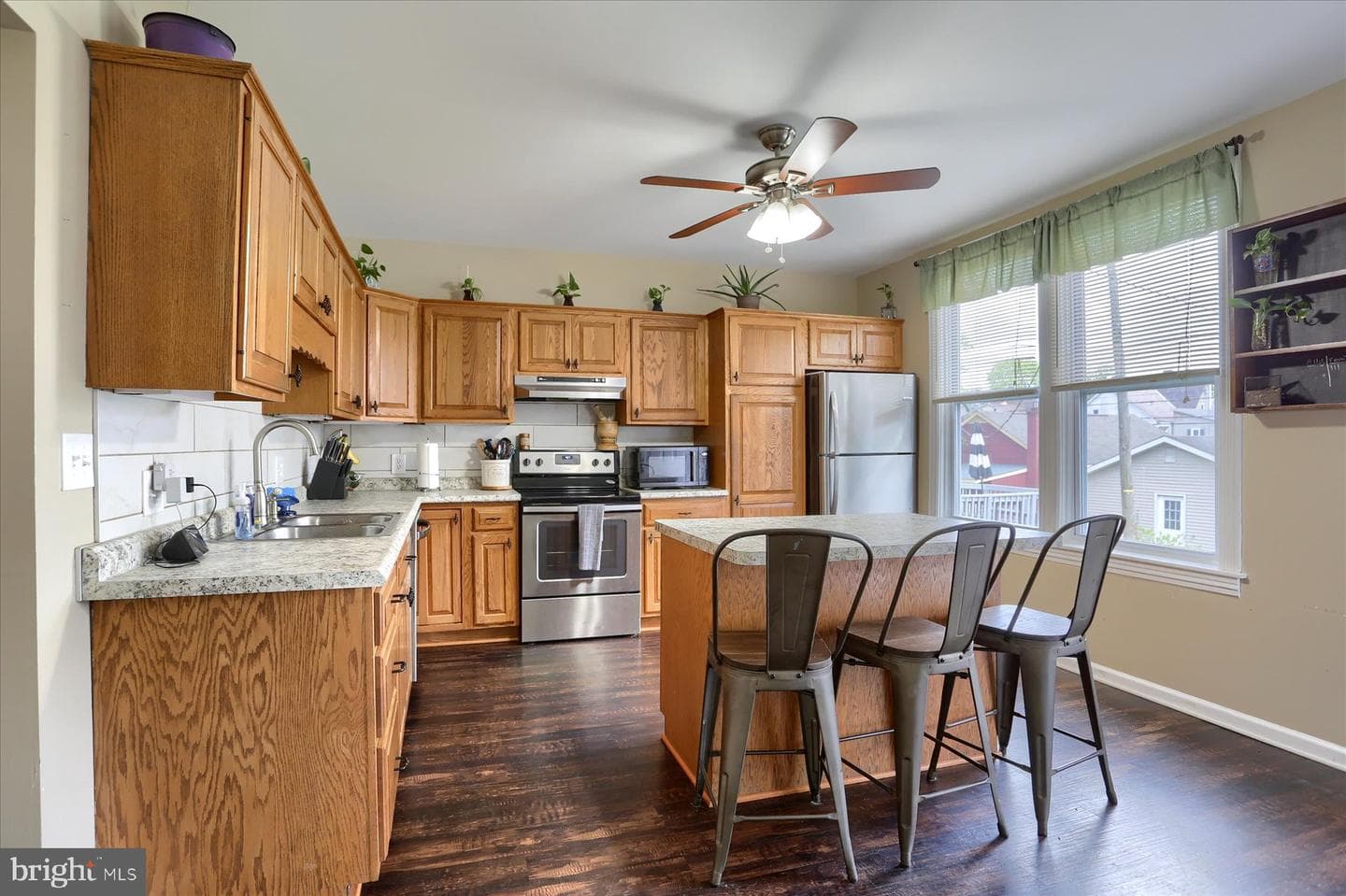 448 E Maple Street photo 8